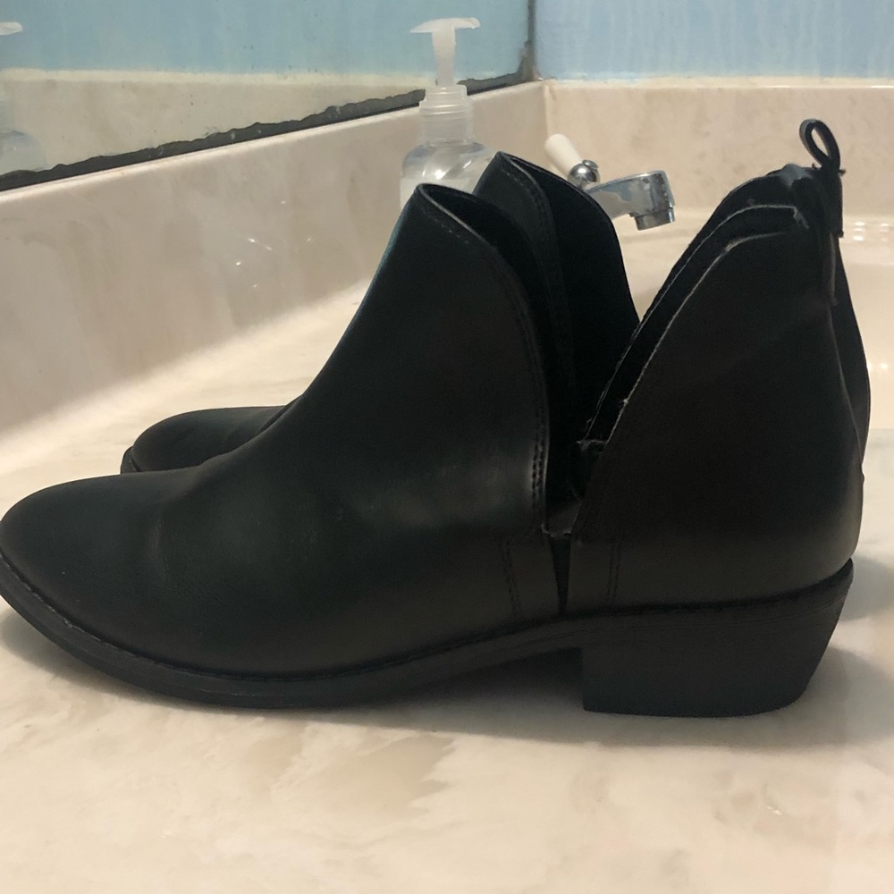 Old Navy Black Booties
